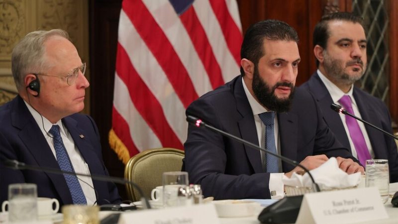 الشرع في لقاء مع غرفة التجارة الأمريكية: سوريا تفتح أبوابها للشراكات الاقتصادية المستدامة (صور)