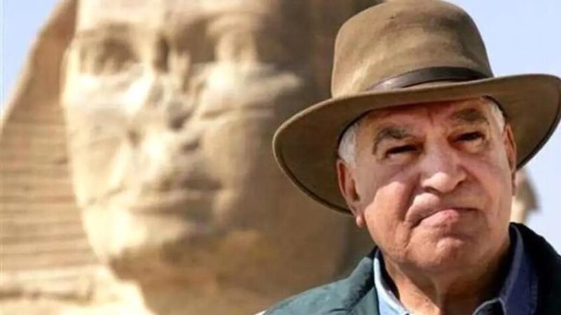 زاهي حواس يكشف سبب سرقة الموظفين لآثار مصر