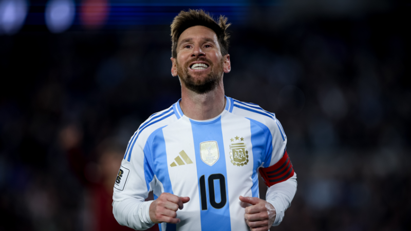 ميسي يتوجه إلى أنغولا في زيارة من نوع خاص