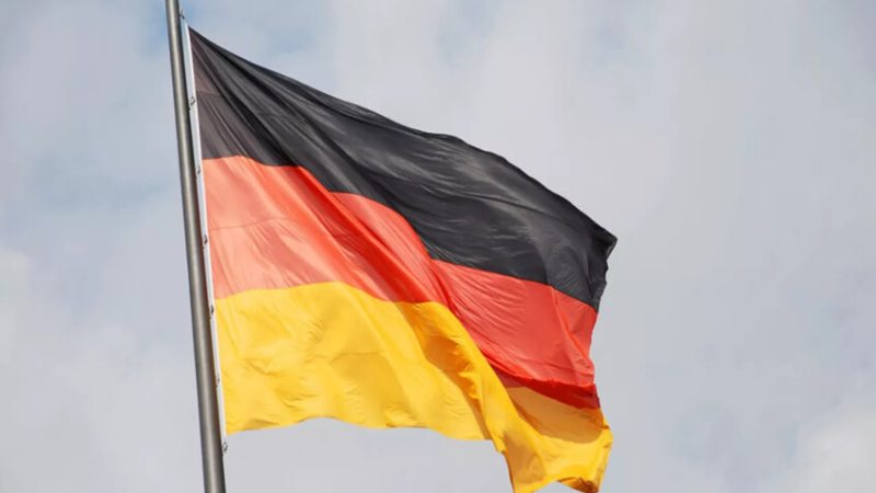 “بوليتيكو”: ألمانيا دفعت رواتب آلاف العسكريين في القواعد الأمريكية على أراضيها