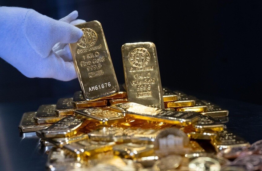 الذهب يقفز فوق 4200 دولار لأول مرة منذ أكتوبر وسط تحسن معنويات المستثمرين