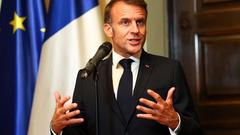 ماكرون يشكر تبون على عفوه عن بوعلام صنصال ويؤكد استعداد باريس لمواصلة الحوار مع الجزائر