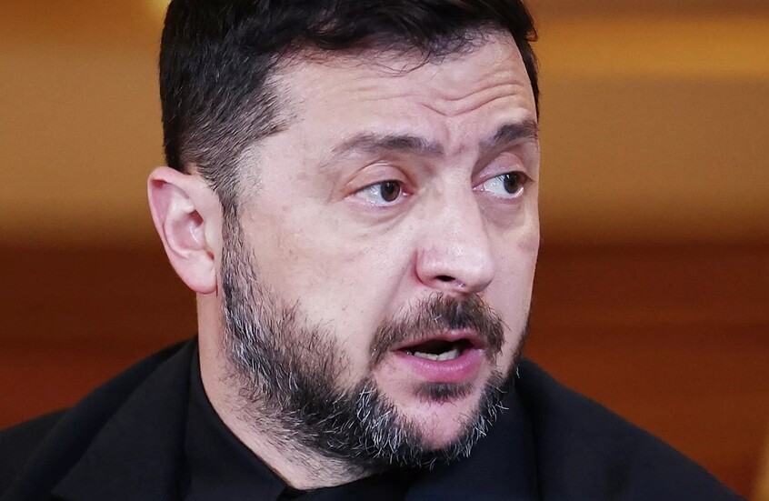 إعلام: زيلينسكي وأجهزة مكافحة الفساد الأوكرانية على شفا الحرب