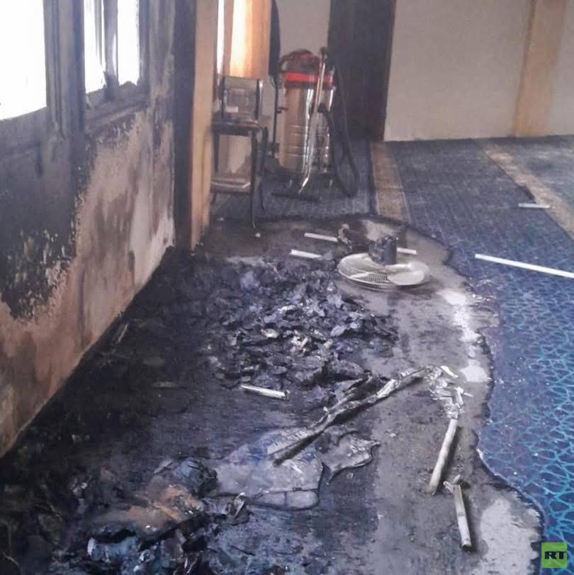 مراسلتنا: مستوطنون يحرقون مسجدا في سلفيت وسط الضفة الغربية (صور)