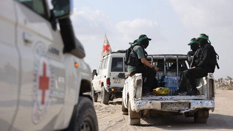 “القسام”: سنسلم جثة أسير إسرائيلي عثر عليها في خان يونس