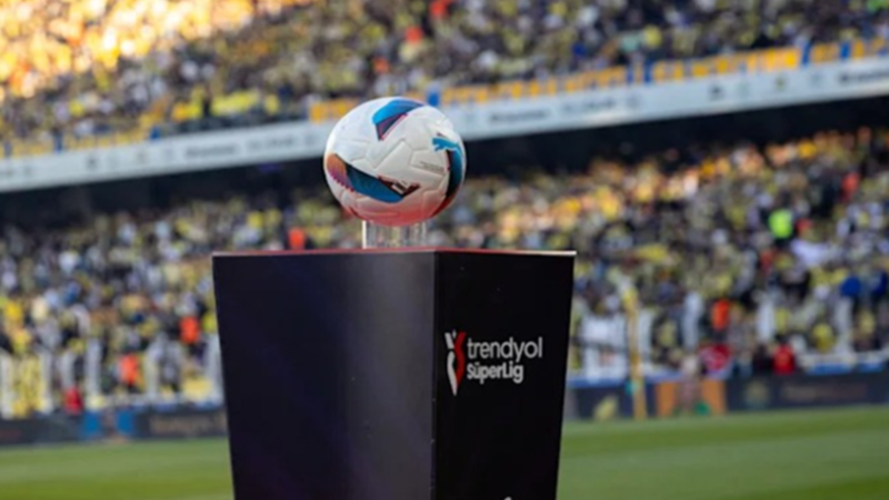 إيقاف 102 من لاعبي كرة القدم في تركيا بسبب فضيحة مراهنات