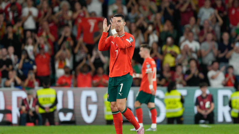 قبيل مواجهة حاسمة في تصفيات كأس العالم.. رونالدو يتقدم بطلب غريب لجماهير إيرلندا