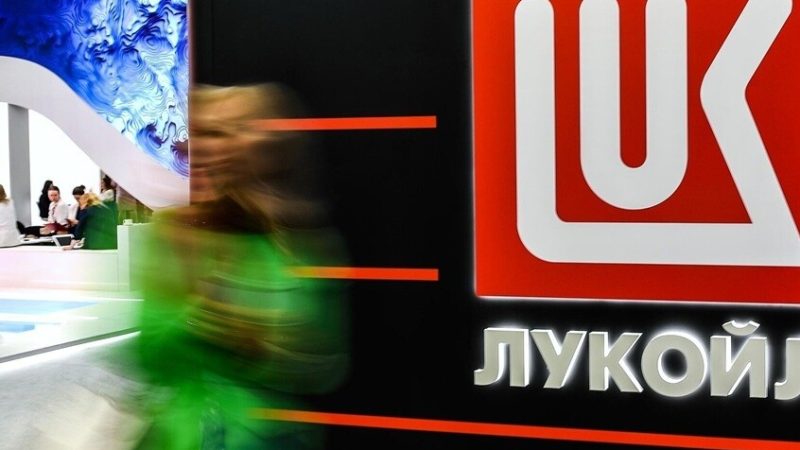 شركة “كارلايل” الأمريكية تستكشف خيارات لشراء الأصول الدولية لـ”لوك أويل” الروسية