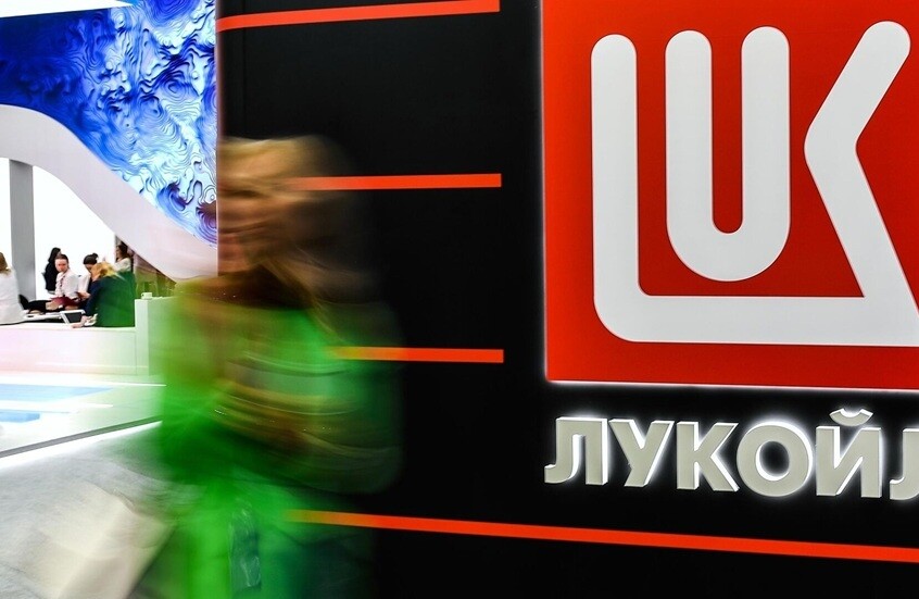 شركة “كارلايل” الأمريكية تستكشف خيارات لشراء الأصول الدولية لـ”لوك أويل” الروسية