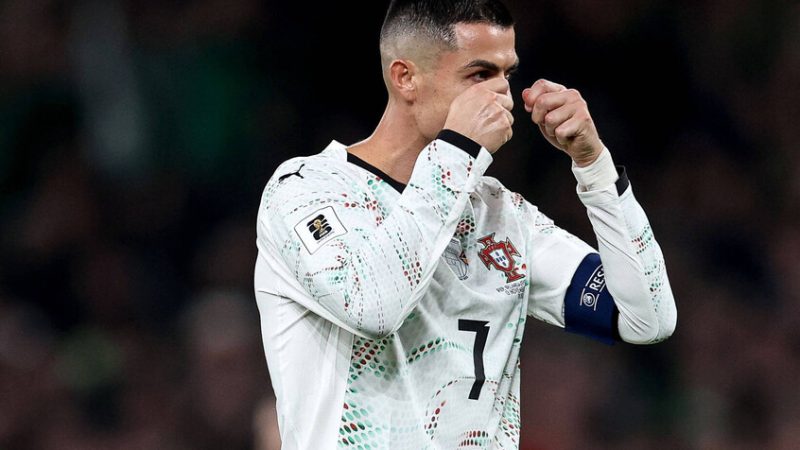 بعد الطرد القاسي.. رونالدو يسخر من الخصم بإشارة مثيرة للجدل وهل يفقد أولى مبارياته في كأس العالم؟