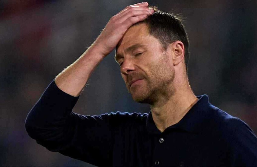 مسؤول بارز في ريال مدريد ينقلب على تشابي ألونسو ويدعم اللاعبين بشكل سري (فيديو)