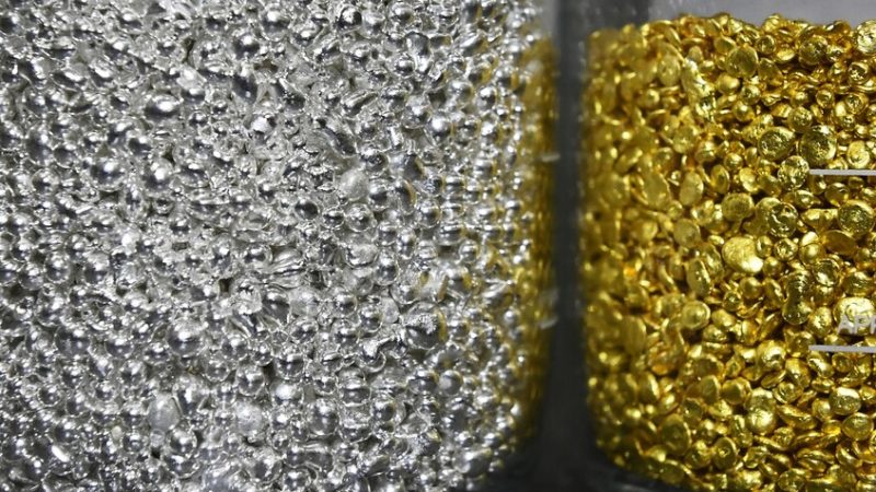 الذهب يرتفع ويتجه لتحقيق مكاسب أسبوعية