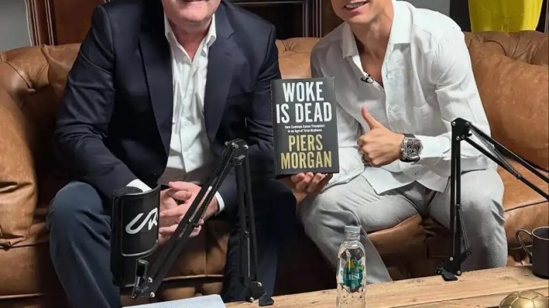 ساعة رونالدو الخرافية تخطف الأنظار خلال لقائه مع بيرس مورغان فكم يبلغ ثمنها؟ (صورة)