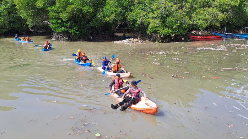 إندونيسيا… انهيارات أرضية بجزيرة جاوة تخلف 3 قتلى و 20 مفقودا