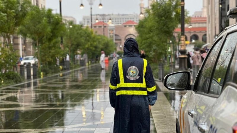 السماء تتفجر غيثا.. السعودية تشهد أمطارا غزيرة بعد يوم من صلاة الاستسقاء( فيديو )