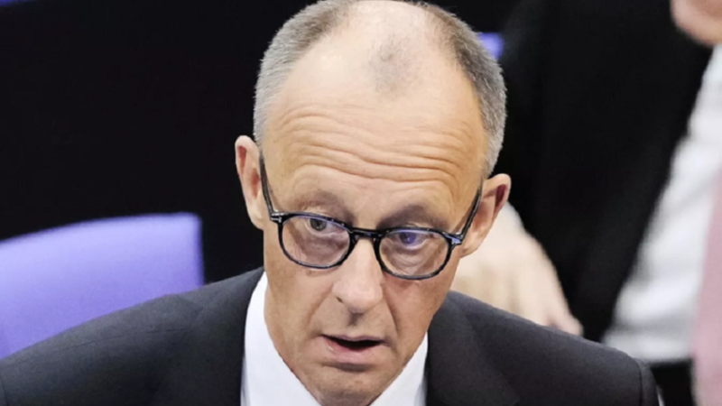 بلومبرغ: ميرتس يخاطر بفقدان منصبه جراء عجزه عن حل المشاكل الرئيسية في ألمانيا