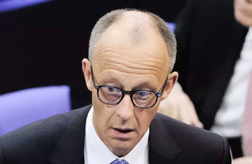 بلومبرغ: ميرتس يخاطر بفقدان منصبه جراء عجزه عن حل المشاكل الرئيسية في ألمانيا