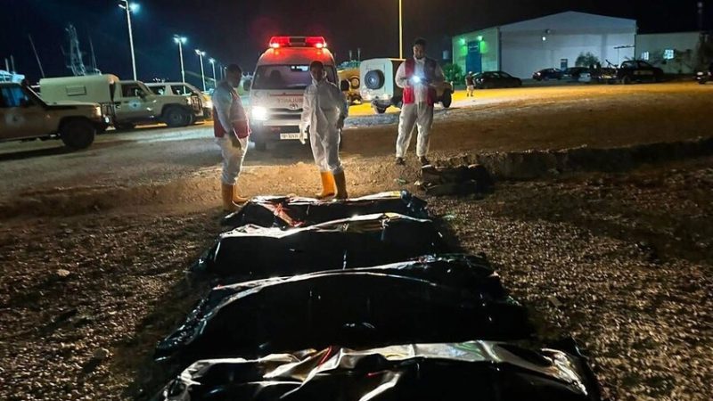 كارثة جديدة في المتوسط.. غرق مهاجرين وإنقاذ العشرات قبالة السواحل الليبية (صور)