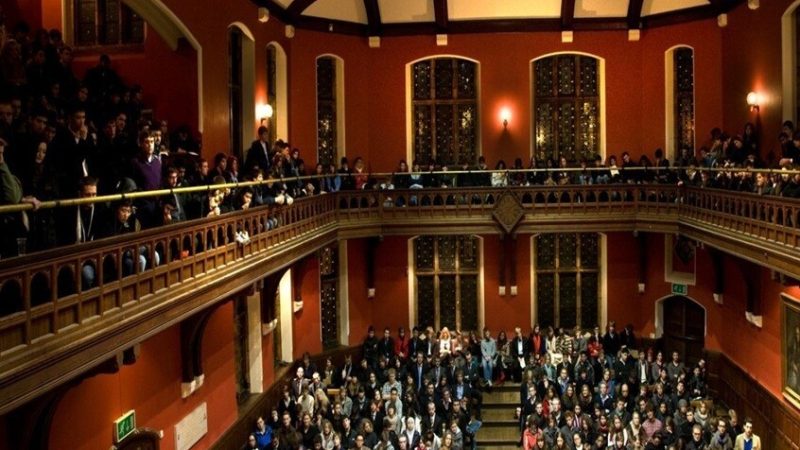 اتحاد أكسفورد يصوت بأغلبية ساحقة لقرار يصف إسرائيل بـ”التهديد الأكبر للاستقرار الإقليمي”