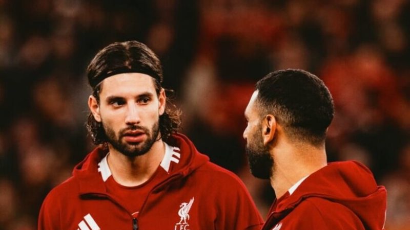 ليفربول يحسم موقفه النهائي من رحيل نجمه