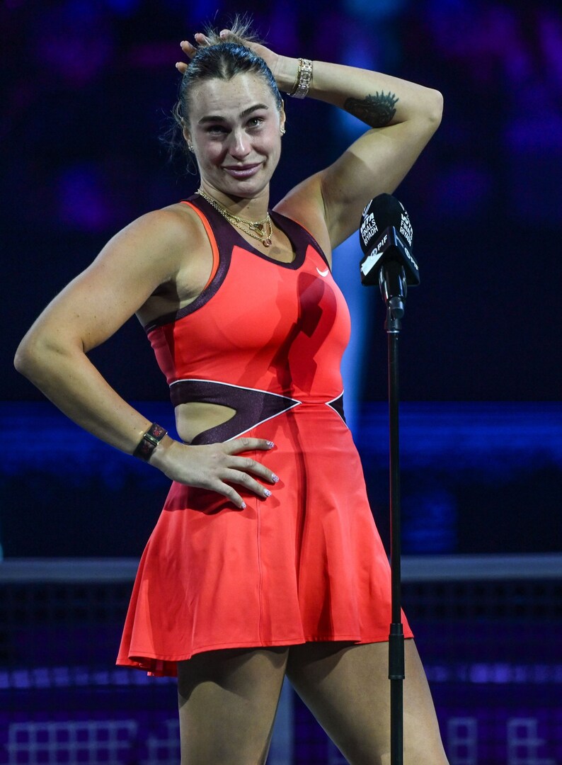 بعد خسارتها نهائي اتحاد لاعبات التنس المحترفات.. أرينا سابالينكا تظهر بإطلالات مثيرة (صور)