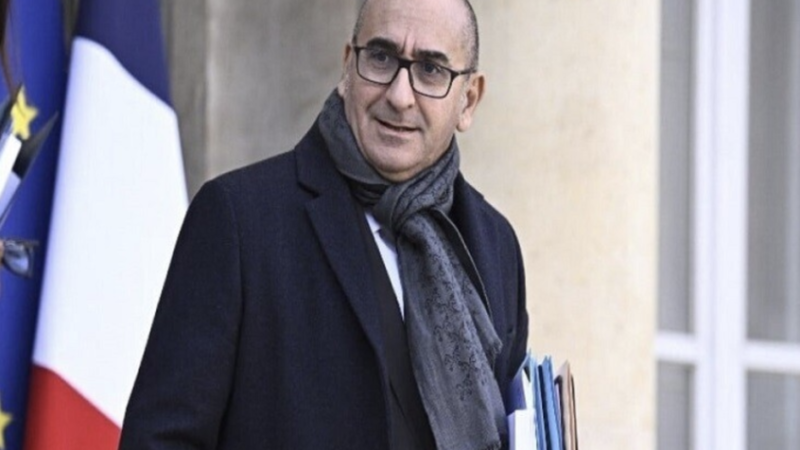 وزير الداخلية الفرنسي يؤيد إعادة طرح قانون بخصوص تمديد احتجاز “المهاجرين الخطرين”