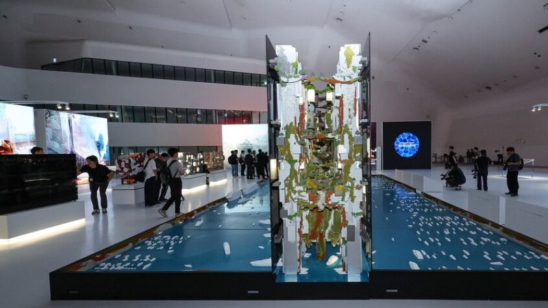 “رويترز”: السعودية بدأت بتقليص المزايا للكفاءات الأجنبية