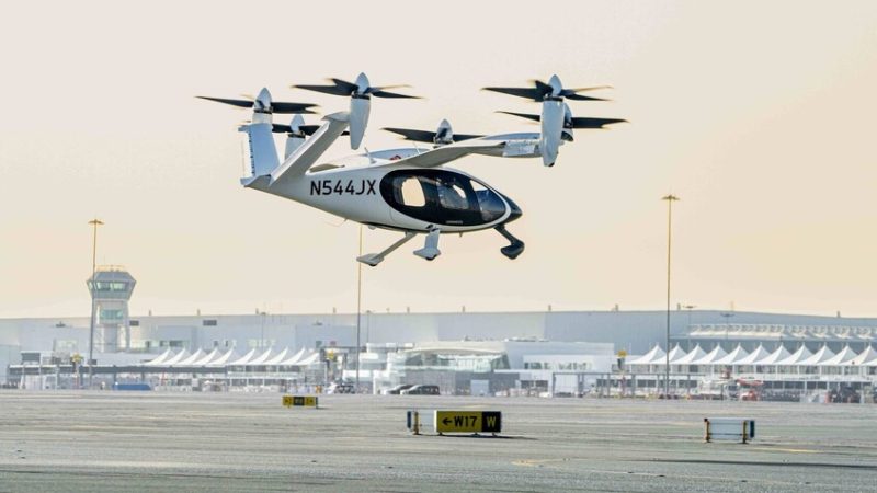 دبي تدخل تاريخ النقل الجوي بأول رحلة تاكسي مأهول بين موقعين (فيديو)