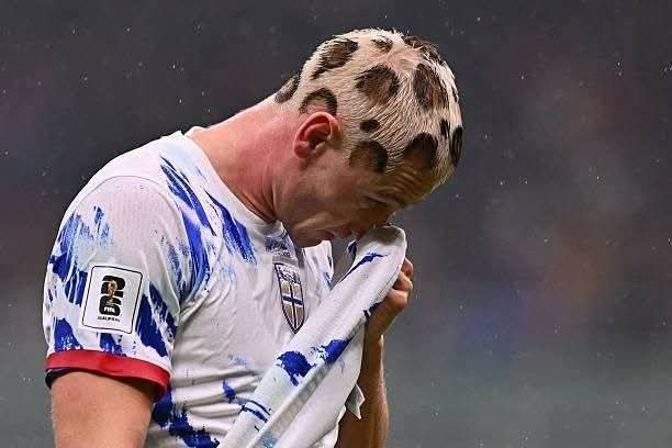 قصة شعر غريبة لنجم منتخب النرويج تكتسح الإنترنت خلال مواجهة إيطاليا (صور)