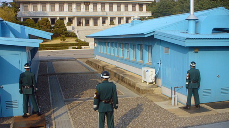 سيئول تقترح التفاوض مع بيونغ يانغ لتجنب اشتباكات محتملة