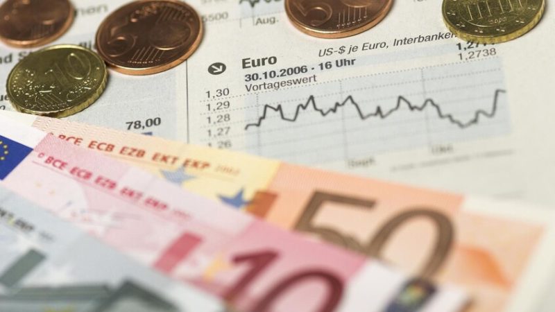 تراجع معظم مؤشرات الأسهم العالمية بعد هبوط “وول ستريت”