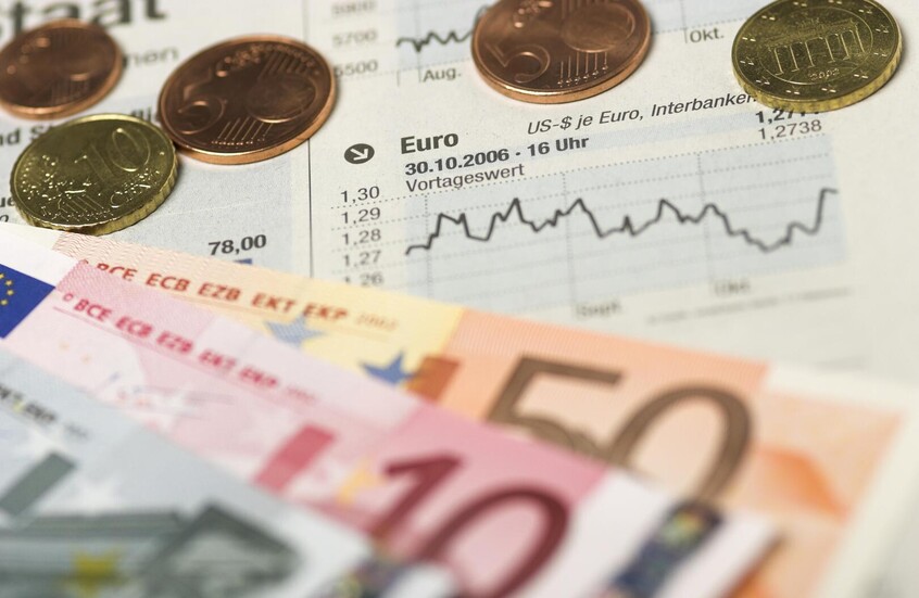 تراجع معظم مؤشرات الأسهم العالمية بعد هبوط “وول ستريت”