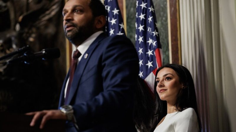 وسائل إعلام: مدير “أف بي آي” يقدم حراسة خاصة لصديقته