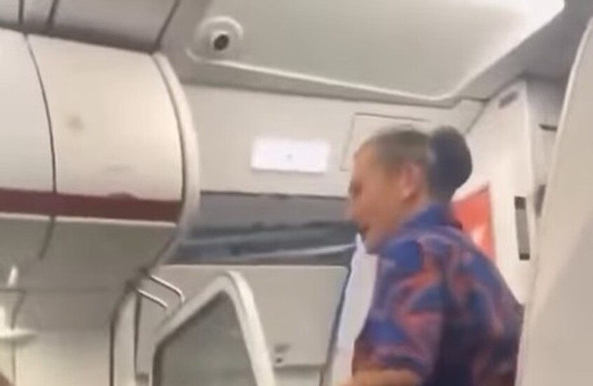 تسرب مياه الأمطار وحبات البرد داخل طائرة أسترالية (فيديو)