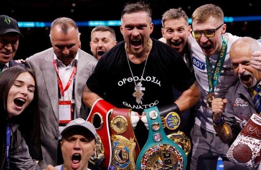 قرار غير متوقع.. أوسيك ينسحب من عرش الوزن الثقيل للملاكمة