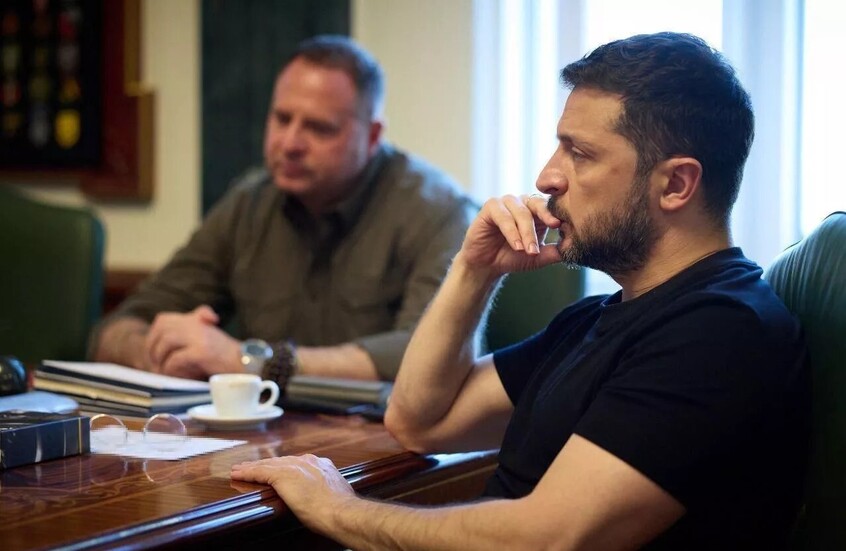 وسط فضيحة الفساد.. ضغوط متزايدة على زيلينسكي لإقالة رئيس مكتبه يرماك