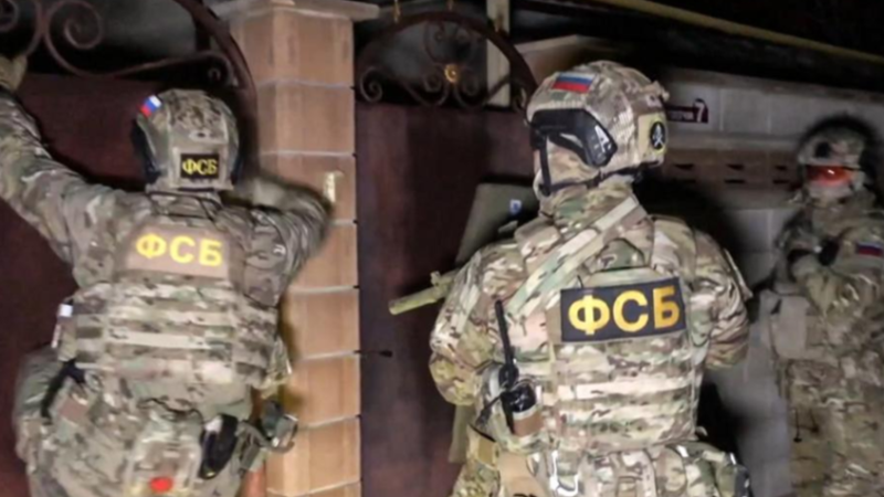 اعتقال امرأتين بتهمة التجسس لصالح المخابرات الأوكرانية في خيرسون