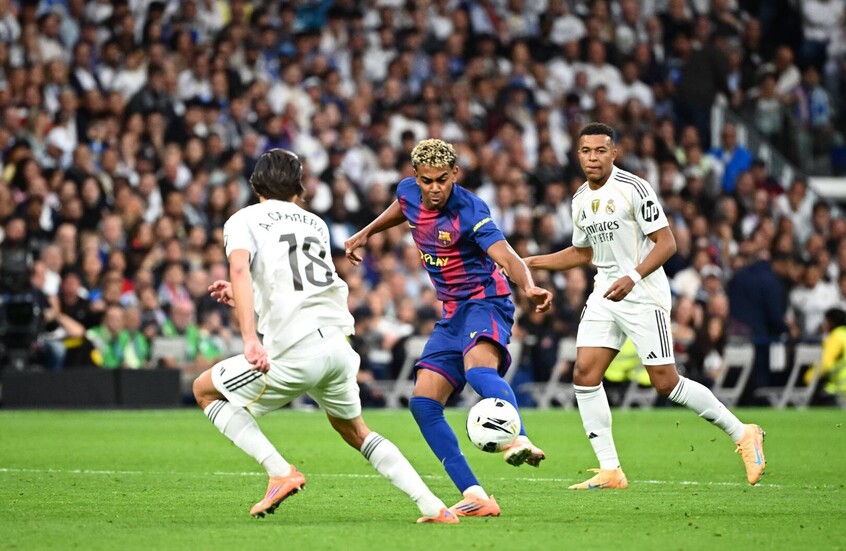 لامين جمال يتصدر قائمة اللاعبين الأكثر تعرضا للعنصرية الرقمية في إسبانيا