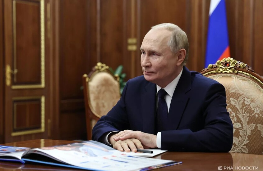 بوتين يؤكد أولوية تعزيز الأسرة  في روسيا على هامش مؤتمر للآباء