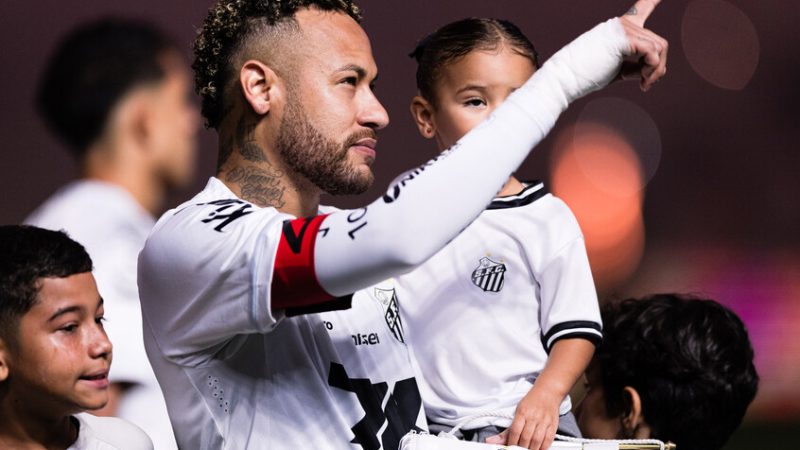 حفاظا على إرث “الملك”.. نيمار يعيد إحياء علامة بيليه التجارية