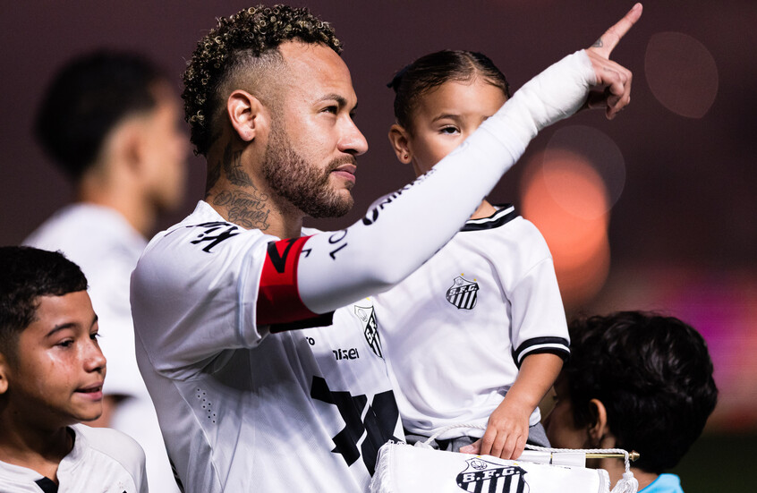 حفاظا على إرث “الملك”.. نيمار يعيد إحياء علامة بيليه التجارية