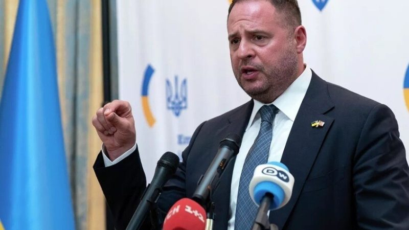 نائب أوكراني: واشنطن تطلب إقالة رئيس مكتب زيلينسكي بسبب محاولات التدخل في الانتخابات الأمريكية