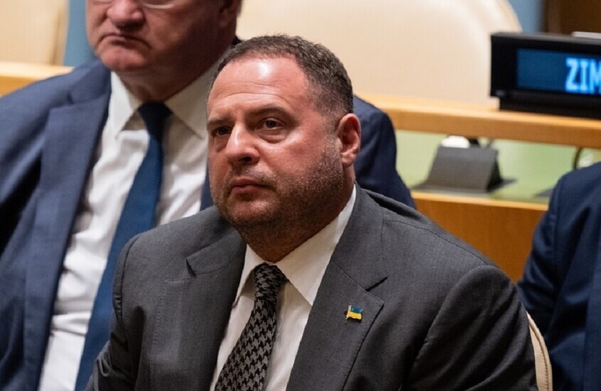 موقع أوكراني: يرماك يتوجه إلى لندن للقاء زالوجني على خلفية فضيحة الفساد