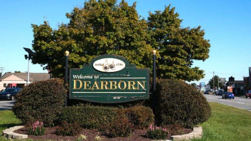 بعد محاولة إحراق القرآن.. المسلمون يردون برسالة سلام: “ديربورن للجميع”