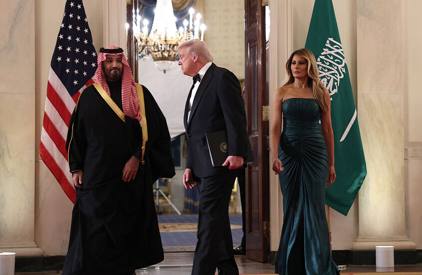 بلون العلم السعودي.. فستان ميلانيا ترامب في استقبال محمد بن سلمان يثير تفاعلا