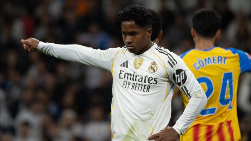 ريال مدريد يفرض شرطا غريبا في اتفاق إعارة إندريك إلى ليون