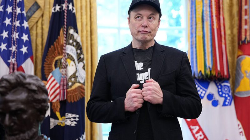 إيلون ماسك يحصل على زيادة تاريخية في راتبه