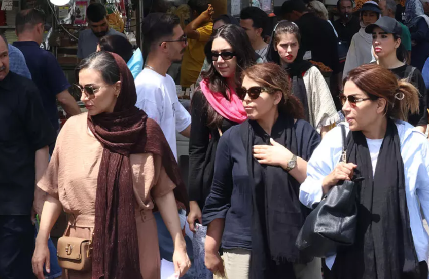 إيران: إصدار رخص قيادة الدراجات النارية للنساء لا يواجه أي منع قانوني