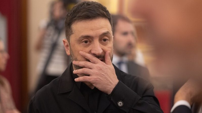 نائب أوكراني: تهريب الأموال من أوكرانيا إلى الخارج تمهيد كلاسيكي لسقوط نظام زيلينسكي