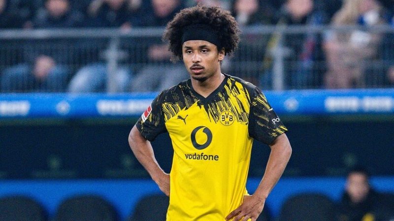 فرض غرامة ضخمة على كريم أديمي لاعب بوروسيا دورتموند بسبب “حيازة أسلحة”